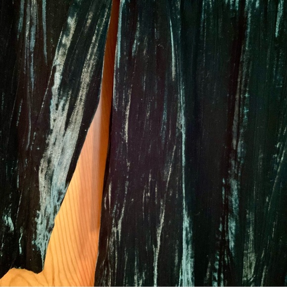 NWOT H&M Green Crushed Velvet Faux Wrap Dress Size 4* - Picture 4 of 10
